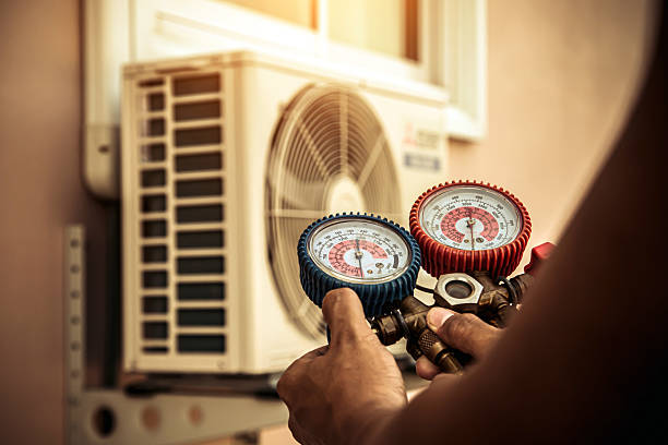 Professional Ac Installation technician working in Magnolia, TX